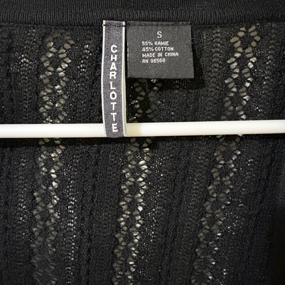 Elegant Black Knit Crop Cardigan - Picture 3 of 4